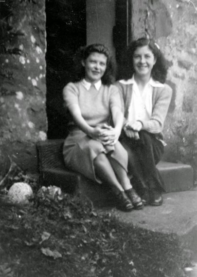 Lorna (R) with her sister, Anne (L)